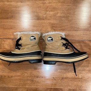 Sorel outdoor boots size 6.5